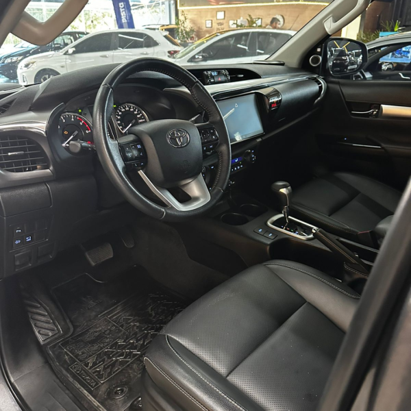 TOYOTA Hilux Caminhonete 2.8 16V SRX 4X4 TURBO DIESEL CABINE DUPLA AUTOMÁTICO
