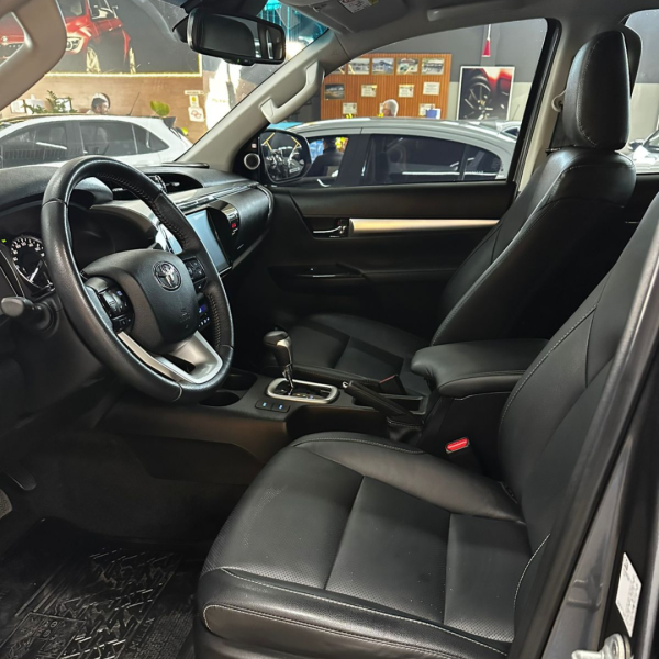 TOYOTA Hilux Caminhonete 2.8 16V SRX 4X4 TURBO DIESEL CABINE DUPLA AUTOMÁTICO