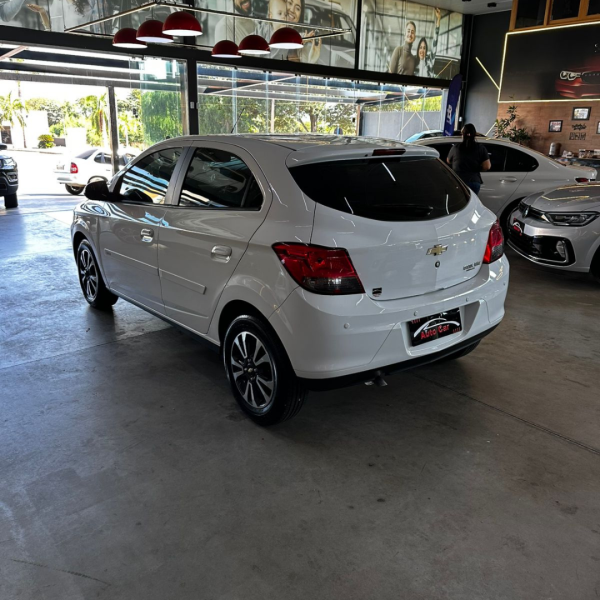 Onix Hatch 1.4 4P FLEX LTZ AUTOMÁTICO