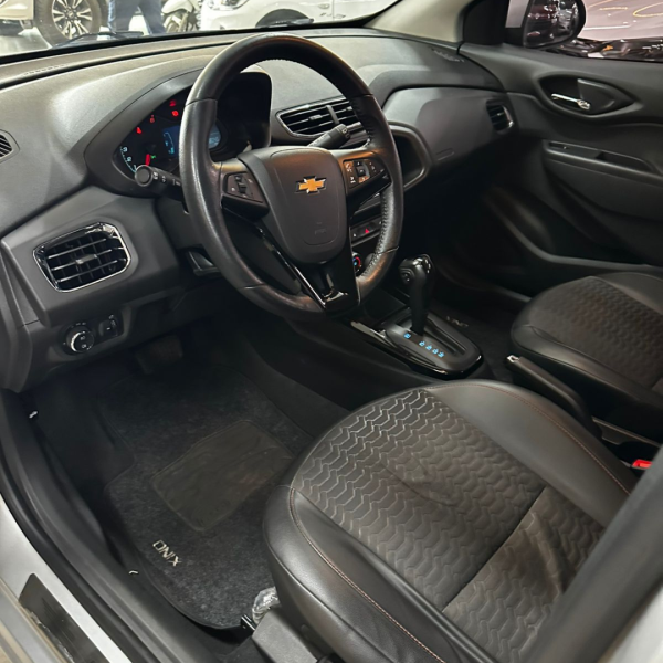 Onix Hatch 1.4 4P FLEX LTZ AUTOMÁTICO