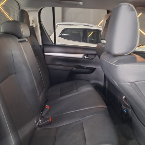 TOYOTA Hilux Caminhonete 2.8 16V SRX 4X4 TURBO DIESEL CABINE DUPLA AUTOMÁTICO