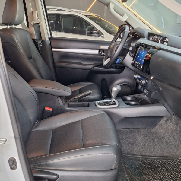 TOYOTA Hilux Caminhonete 2.8 16V SRX 4X4 TURBO DIESEL CABINE DUPLA AUTOMÁTICO