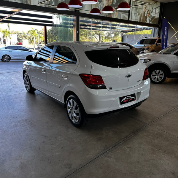 Onix Hatch 1.4 4P FLEX LT