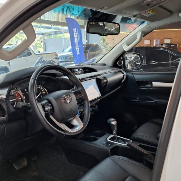 TOYOTA Hilux Caminhonete 2.8 16V SRX 4X4 TURBO DIESEL CABINE DUPLA AUTOMÁTICO