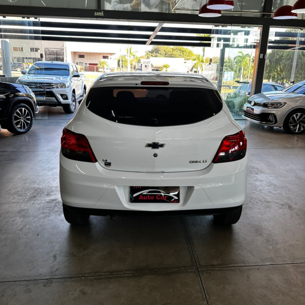 Onix Hatch 1.4 4P FLEX LT