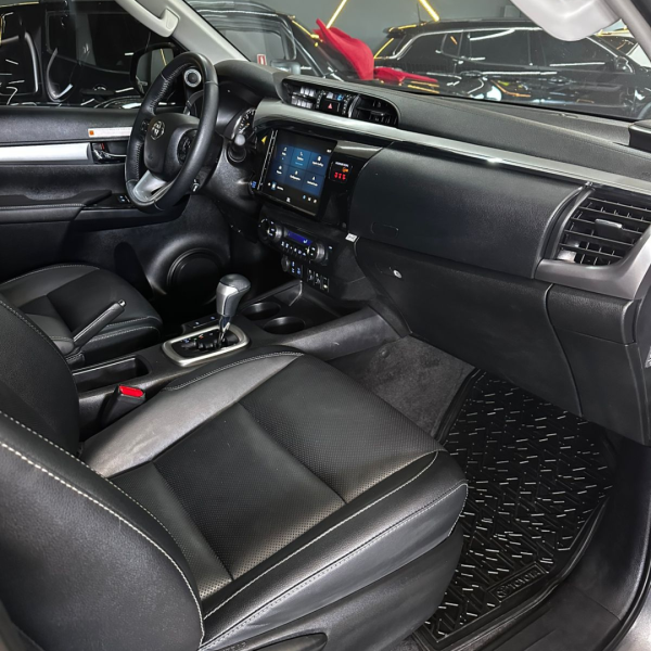 TOYOTA Hilux Caminhonete 2.8 16V SRX 4X4 TURBO DIESEL CABINE DUPLA AUTOMÁTICO