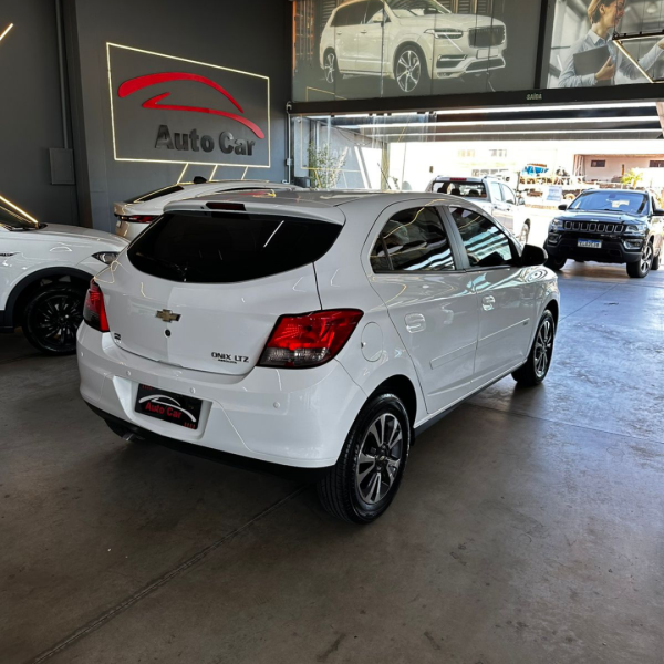 Onix Hatch 1.4 4P FLEX LTZ AUTOMÁTICO