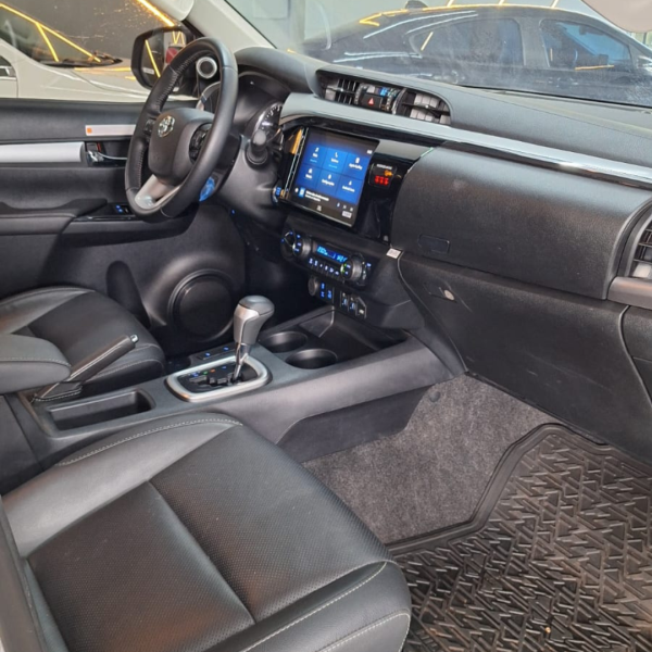 TOYOTA Hilux Caminhonete 2.8 16V SRX 4X4 TURBO DIESEL CABINE DUPLA AUTOMÁTICO