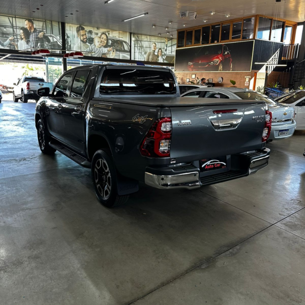 TOYOTA Hilux Caminhonete 2.8 16V SRX 4X4 TURBO DIESEL CABINE DUPLA AUTOMÁTICO