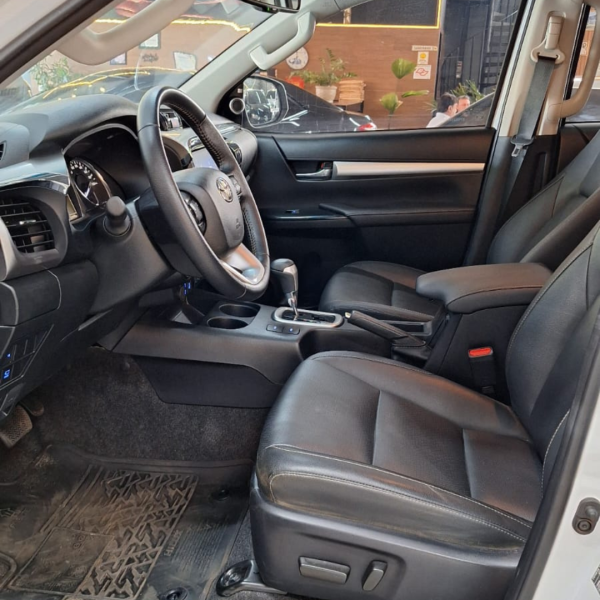 TOYOTA Hilux Caminhonete 2.8 16V SRX 4X4 TURBO DIESEL CABINE DUPLA AUTOMÁTICO