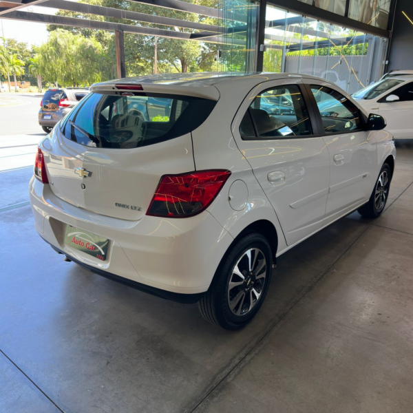 CHEVROLET Onix Hatch 1.4 4P FLEX LTZ