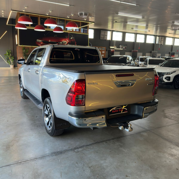 TOYOTA Hilux Caminhonete 2.8 16V SRX 50 ANOS 4X4 TURBO DIESEL CABINE DUPLA AUTOMÁTICO
