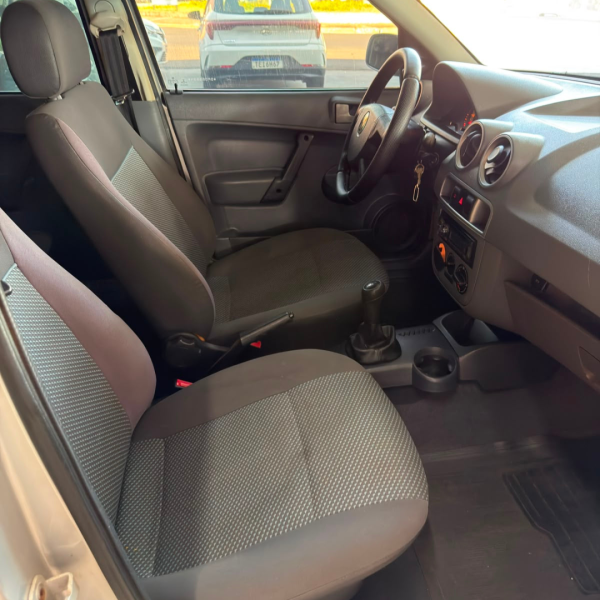 VOLKSWAGEN Gol 1.0 4P G4 FLEX