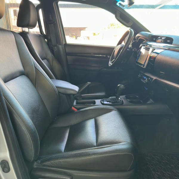 TOYOTA Hilux Caminhonete 2.8 16V SRX 50 ANOS 4X4 TURBO DIESEL CABINE DUPLA AUTOMÁTICO