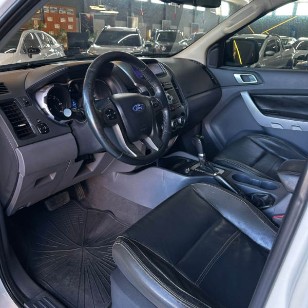 FORD Ranger 3.2 20V CABINE DUPLA 4X4 LIMITED TURBO DIESEL AUTOMÁTICO