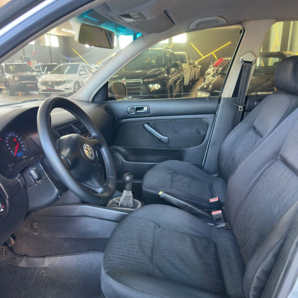 VOLKSWAGEN Golf 1.6 4P