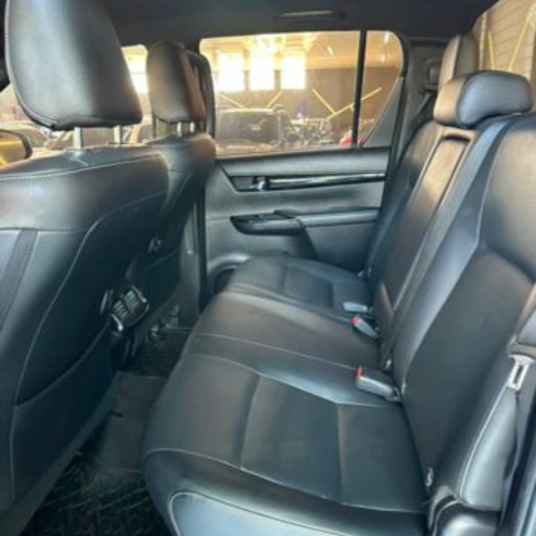 TOYOTA Hilux Caminhonete 2.8 16V SRX 50 ANOS 4X4 TURBO DIESEL CABINE DUPLA AUTOMÁTICO