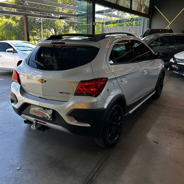 CHEVROLET Onix Hatch 1.4 4P FLEX ACTIV AUTOMÁTICO