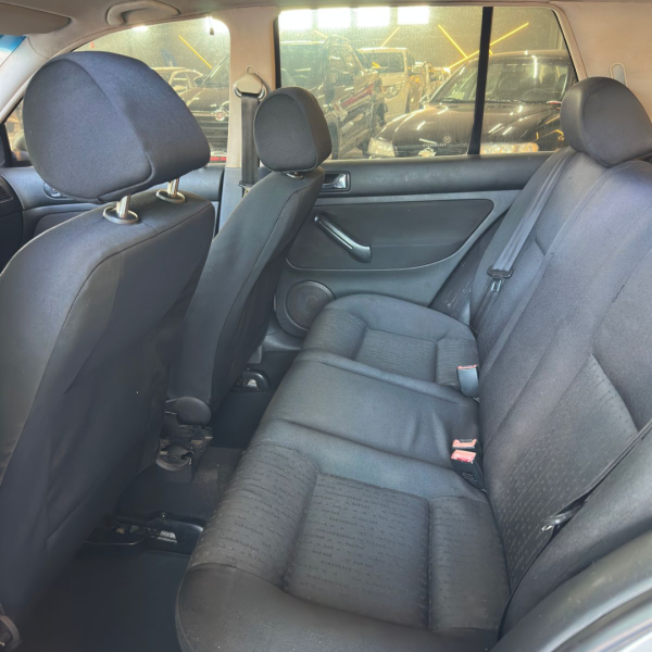 VOLKSWAGEN Golf 1.6 4P