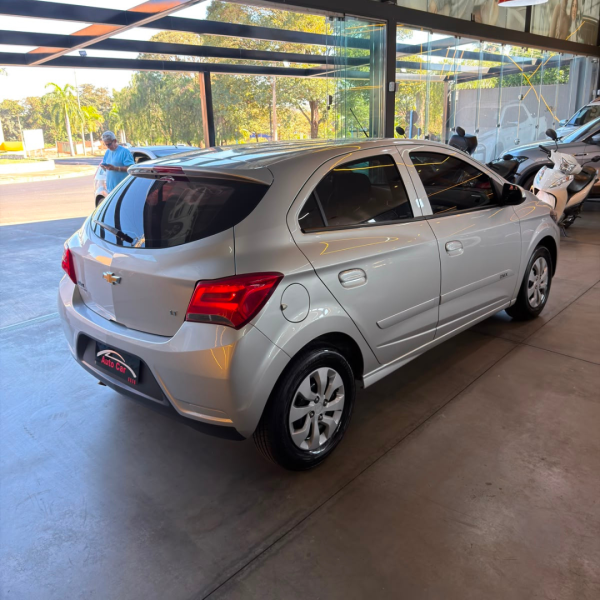 CHEVROLET Onix Hatch 1.0 4P FLEX LT