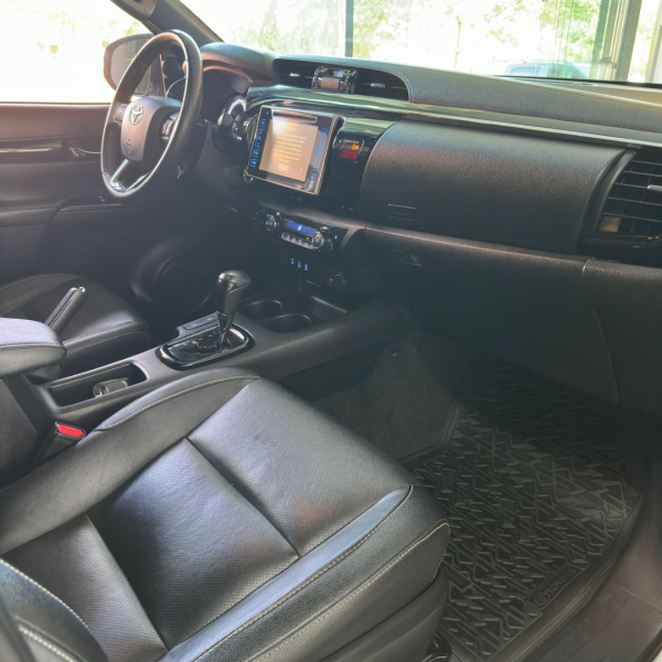 TOYOTA Hilux Caminhonete 2.8 16V SRX 50 ANOS 4X4 TURBO DIESEL CABINE DUPLA AUTOMÁTICO
