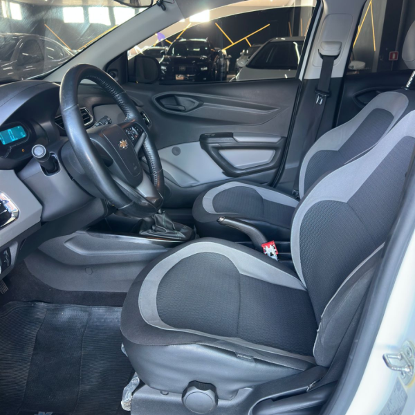 CHEVROLET Onix Hatch 1.0 4P FLEX SELEÇÃO