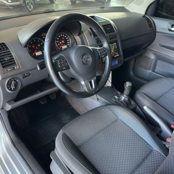 VOLKSWAGEN Polo Sedan 1.6 4P COMFORTLINE FLEX