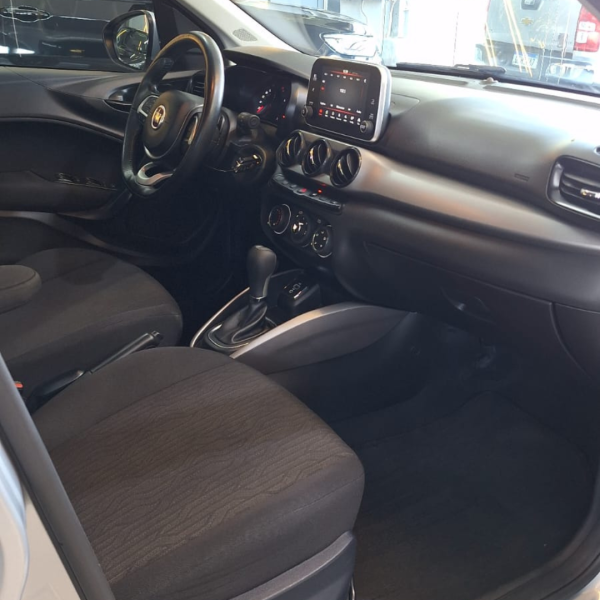 FIAT Cronos 1.8 4P FLEX DRIVE AUTOMÁTICO