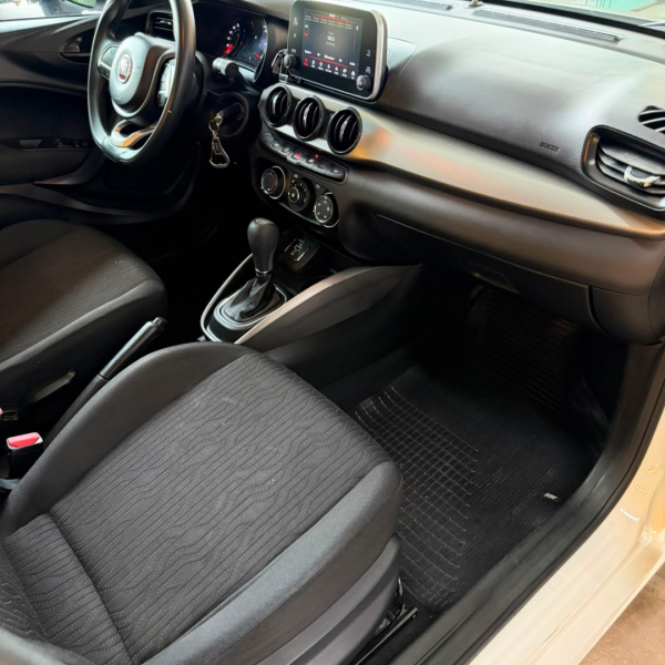 FIAT Cronos 1.8 4P FLEX DRIVE AUTOMÁTICO