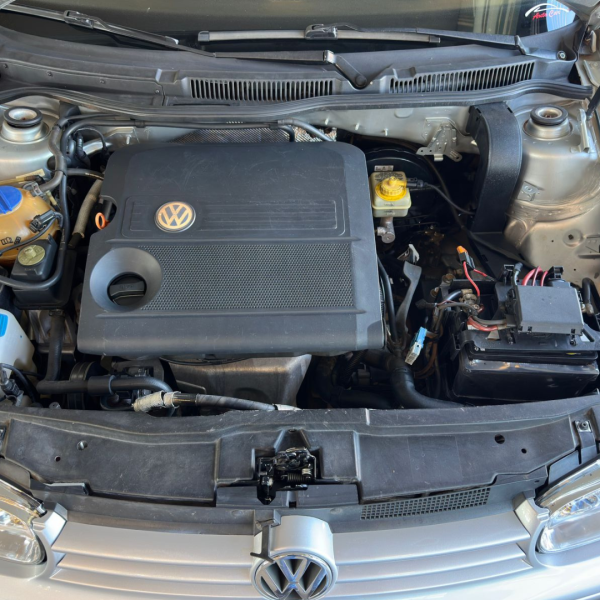 VOLKSWAGEN Golf 1.6 4P