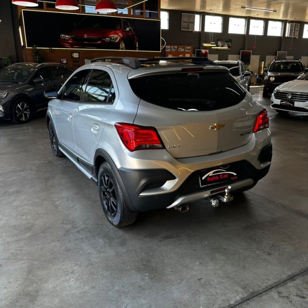 CHEVROLET Onix Hatch 1.4 4P FLEX ACTIV AUTOMÁTICO