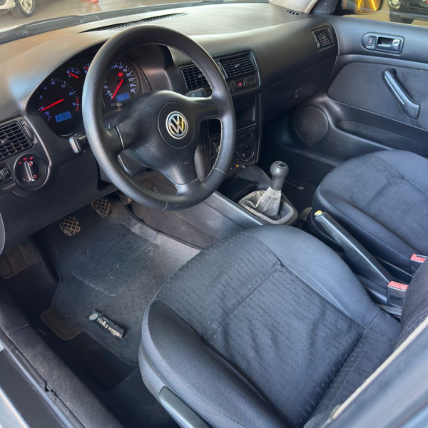 VOLKSWAGEN Golf 1.6 4P