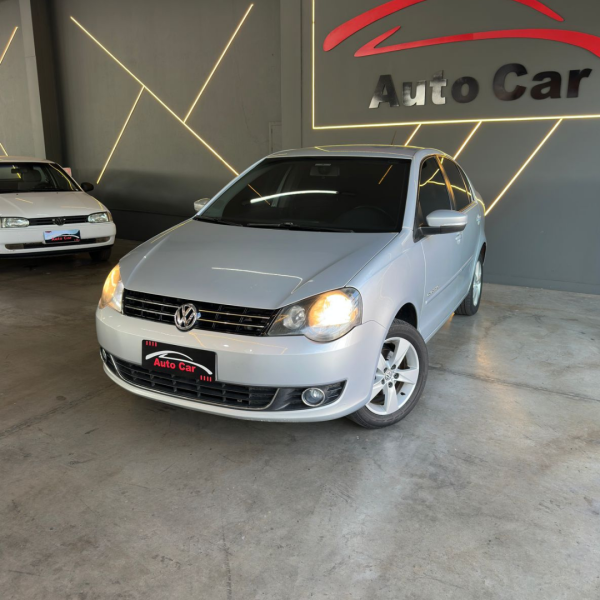 VOLKSWAGEN Polo Sedan 1.6 4P COMFORTLINE FLEX