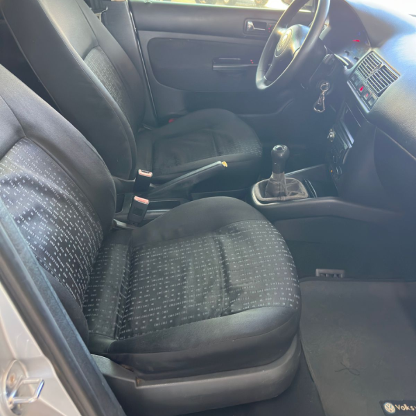 VOLKSWAGEN Golf 1.6 4P