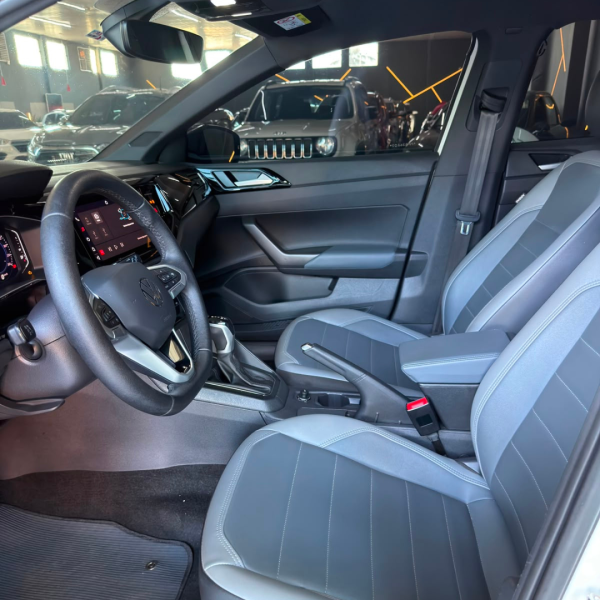VOLKSWAGEN Nivus 1.0 4P FLEX 200 TSI HIGHLINE TURBO AUTOMÁTICO