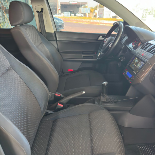 VOLKSWAGEN Polo Sedan 1.6 4P COMFORTLINE FLEX