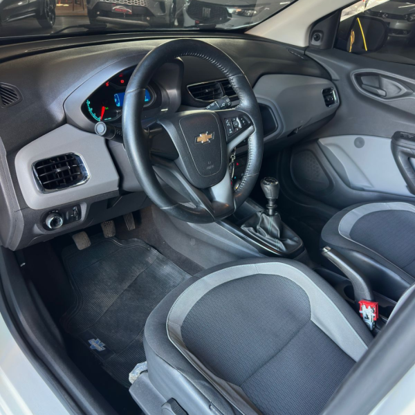 CHEVROLET Onix Hatch 1.0 4P FLEX SELEÇÃO