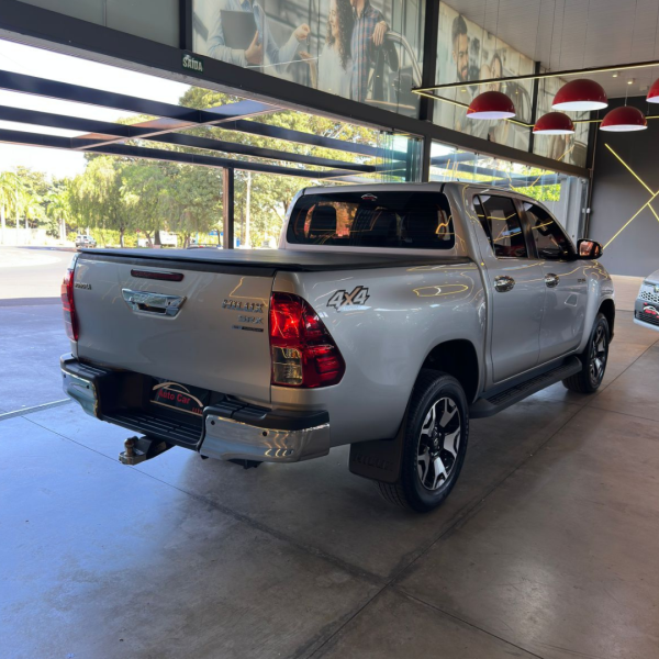 TOYOTA Hilux Caminhonete 2.8 16V SRX 50 ANOS 4X4 TURBO DIESEL CABINE DUPLA AUTOMÁTICO
