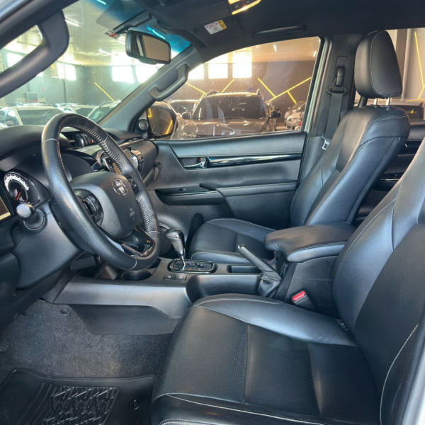 TOYOTA Hilux Caminhonete 2.8 16V SRX 50 ANOS 4X4 TURBO DIESEL CABINE DUPLA AUTOMÁTICO