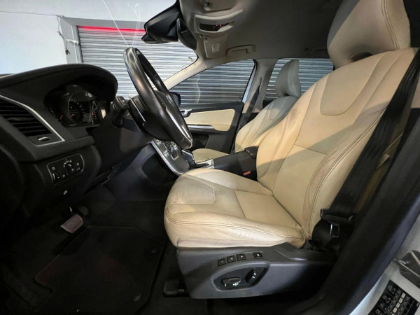 XC60 2.4 4P AWD KINETIC DIESEL AUTOMÁTICO