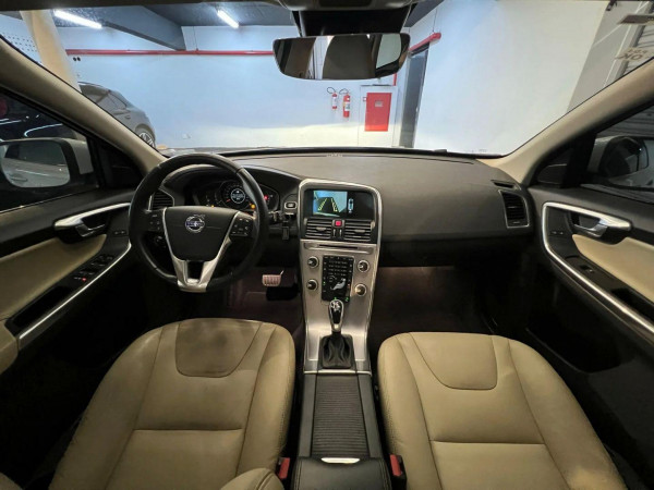 XC60 2.4 4P AWD KINETIC DIESEL AUTOMÁTICO