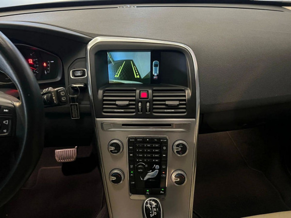 XC60 2.4 4P AWD KINETIC DIESEL AUTOMÁTICO