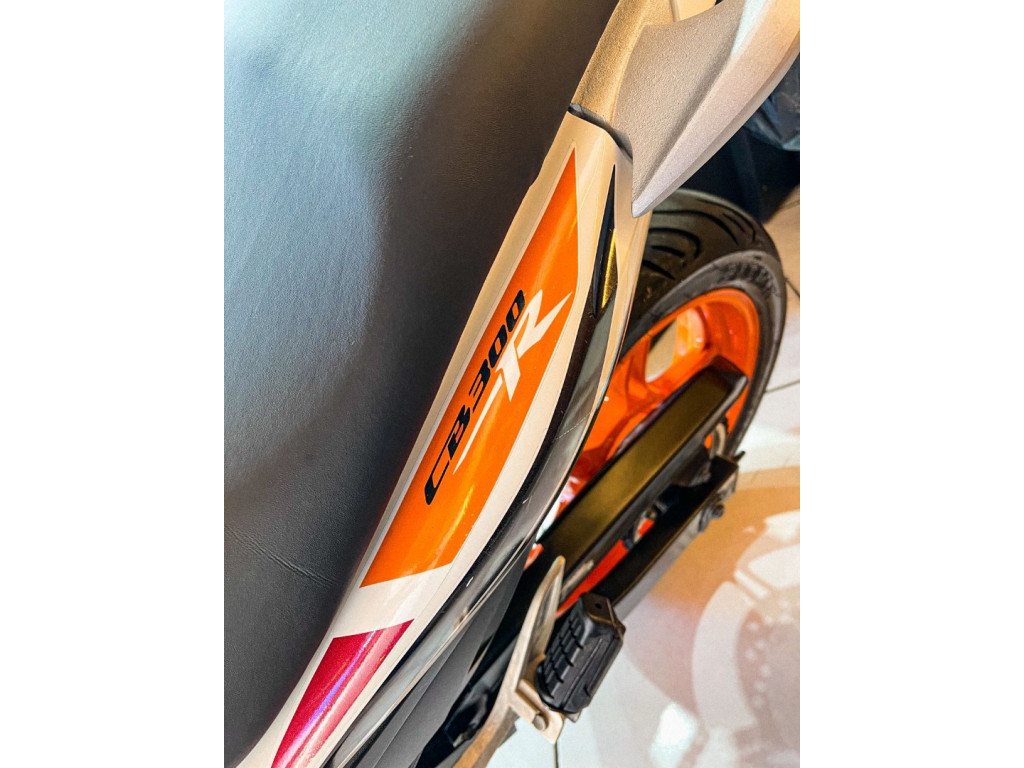 CB 300 R ESPECIAL EDITION