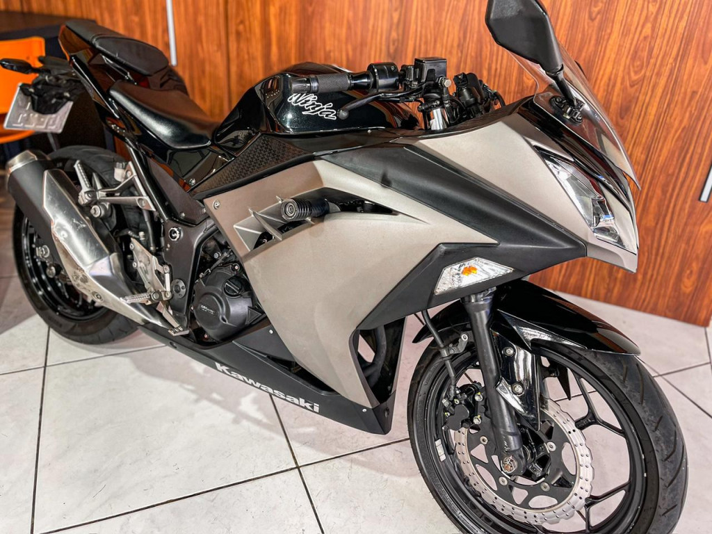 KAWASAKI Ninja 300 Modelo sem Versão