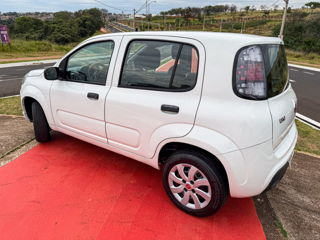 FIAT Uno 1.0 4P FLEX ATTRACTIVE