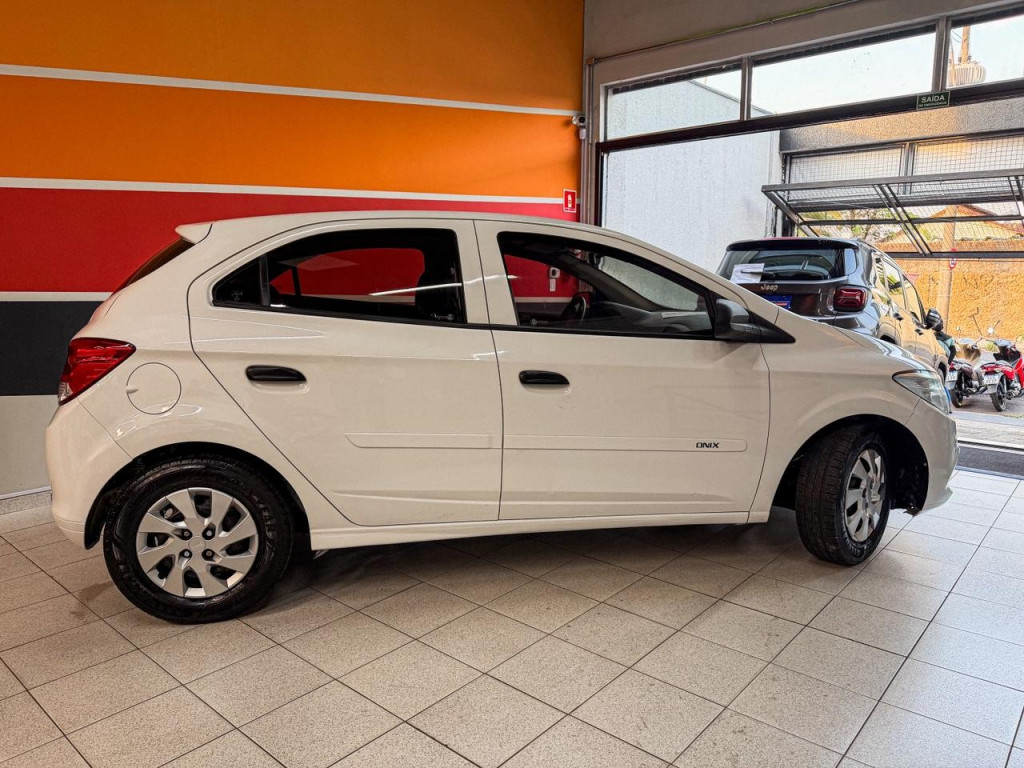 CHEVROLET Onix Hatch 1.0 4P FLEX JOY