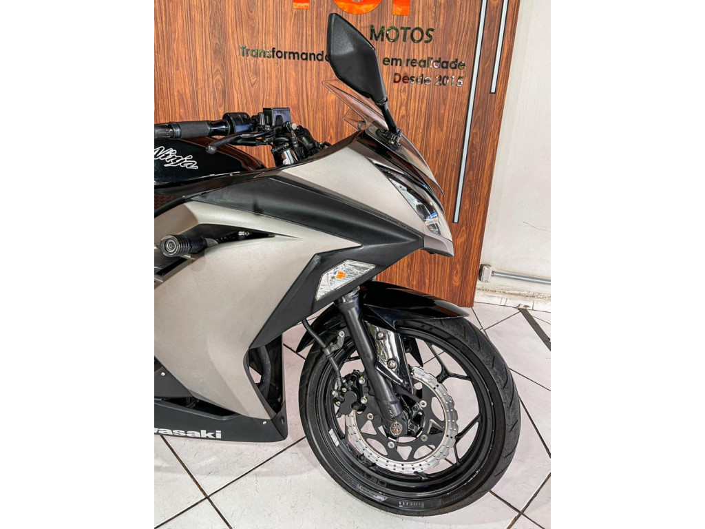 KAWASAKI Ninja 300 Modelo sem Versão