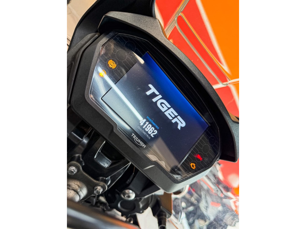 TRIUMPH Tiger 800 XCX