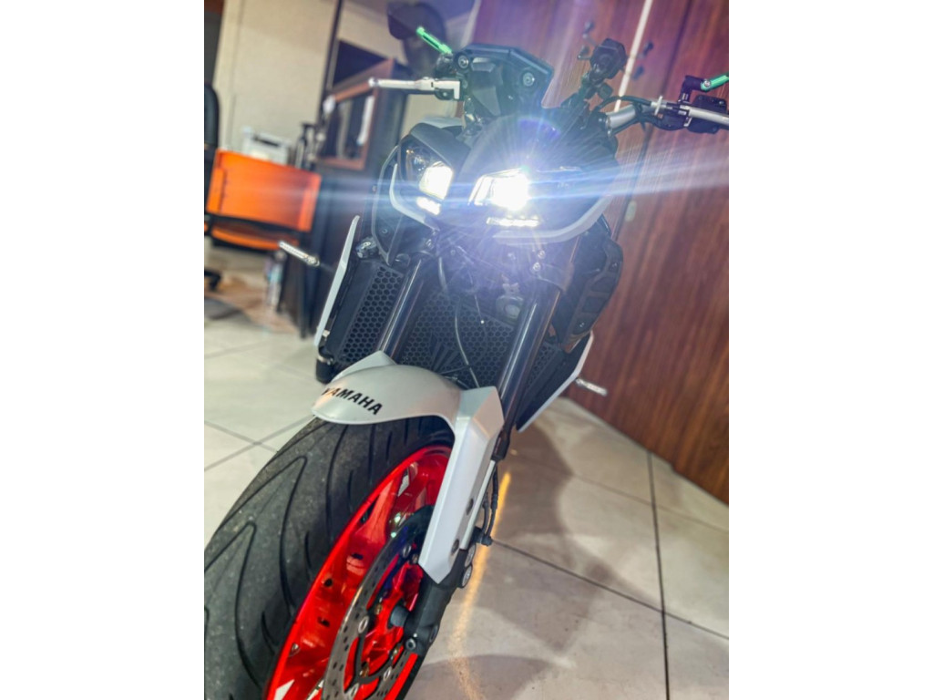 YAMAHA MT-09 850 ABS