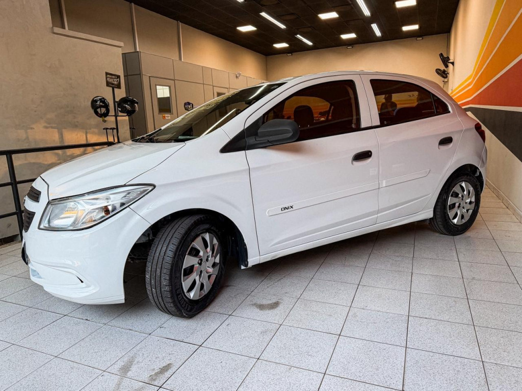 CHEVROLET Onix Hatch 1.0 4P FLEX JOY